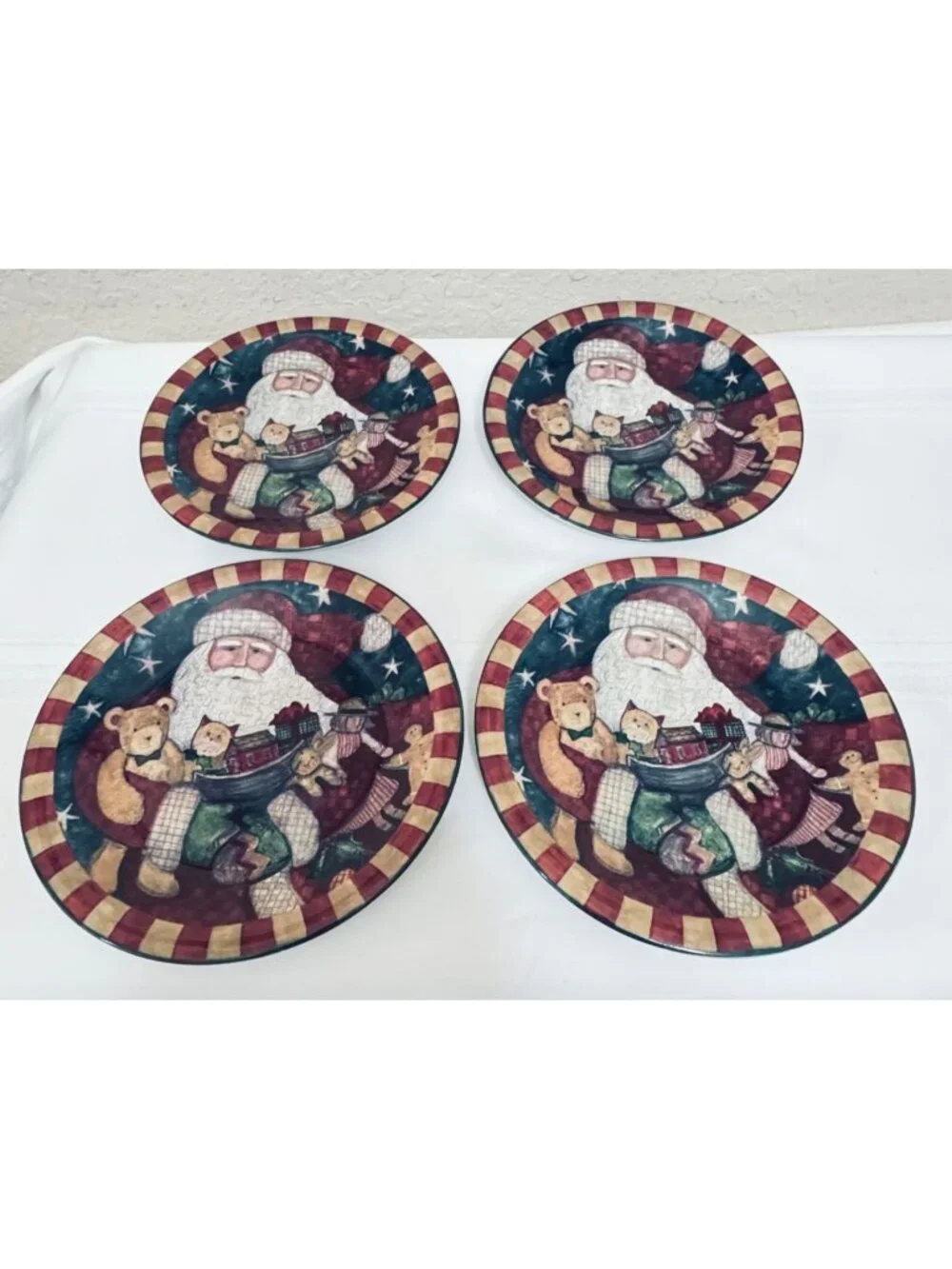 4 Father Christmas Salad Dessert Plates Susan Winget Certified International